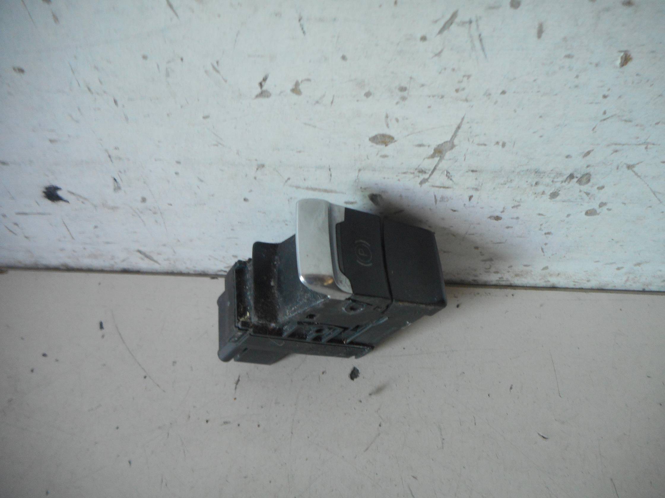 Interruttore sblocco freno stazionamento